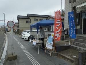 歩道に出店している様子